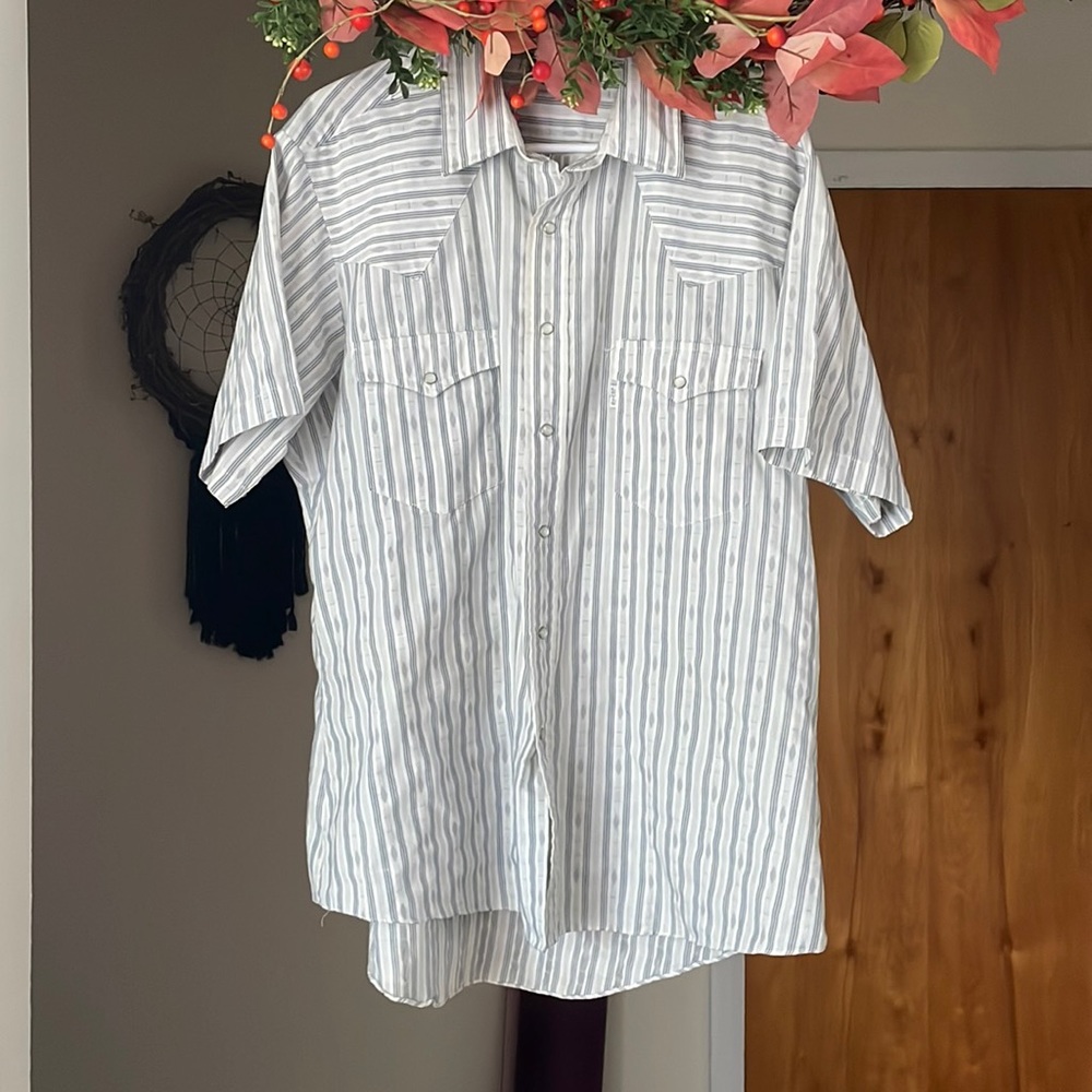 Men’s Vintage Levi’s button-down western style short sleeved shirt, size XL